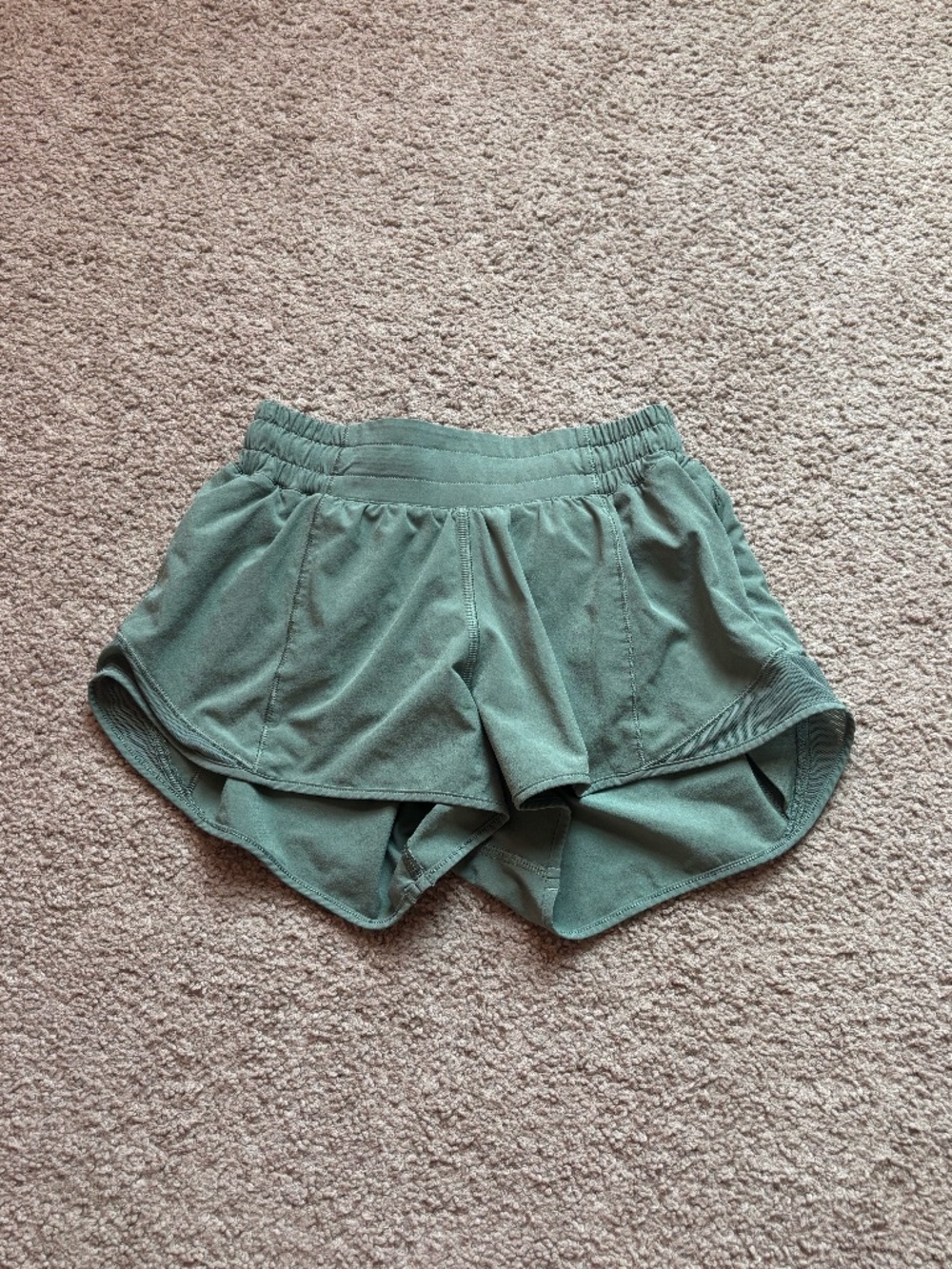 lululemon Hotty Hot low rise lined shorts 2.5"
